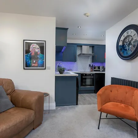 House Retreat بيت للعطل ويتبي