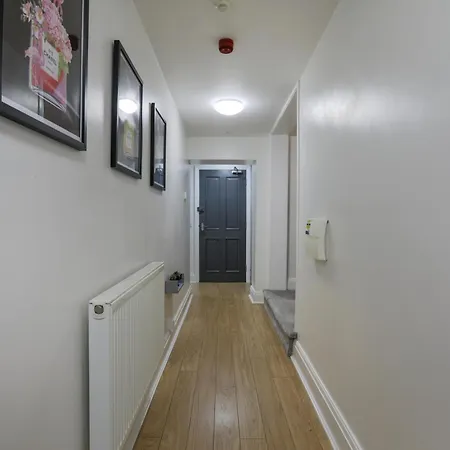 House Retreat بيت للعطل ويتبي