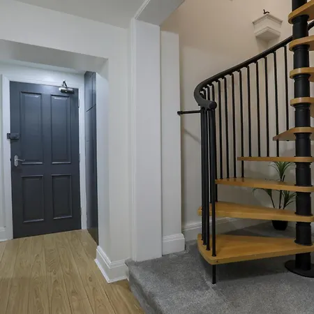بيت للعطل House Retreat ويتبي